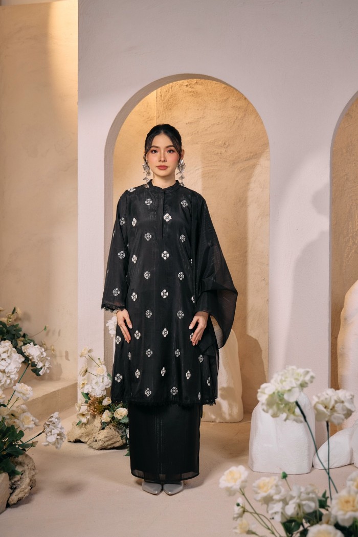 Inara Kurung in Raven Black