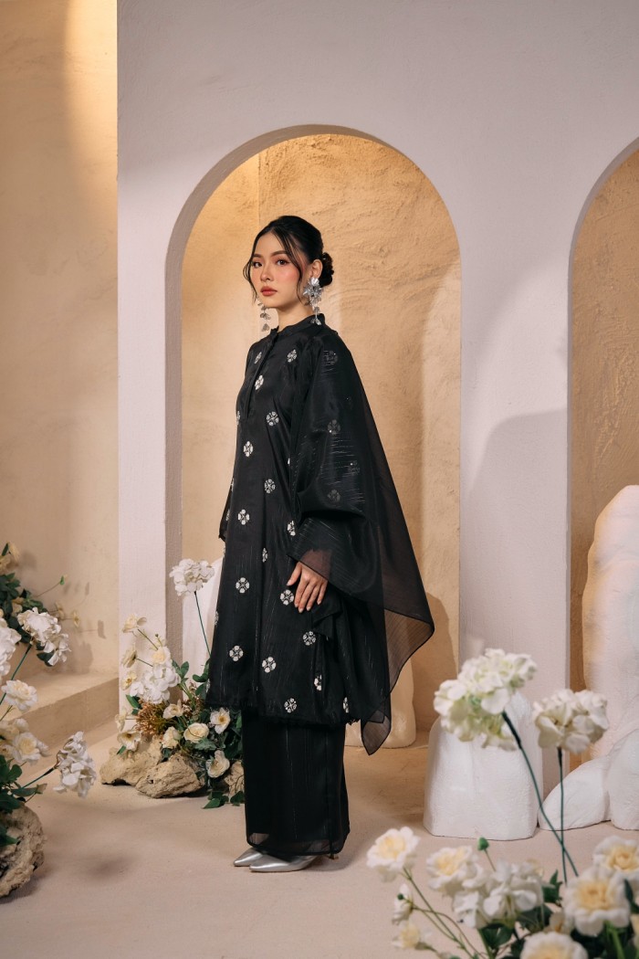 Inara Kurung in Raven Black