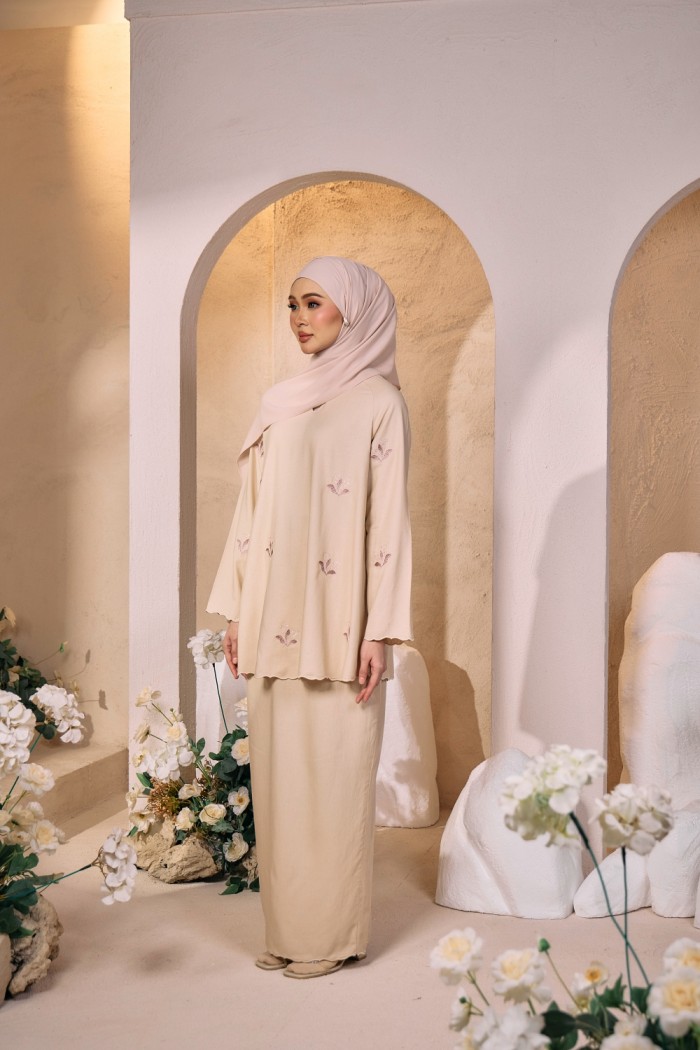 Malysa in Light Beige