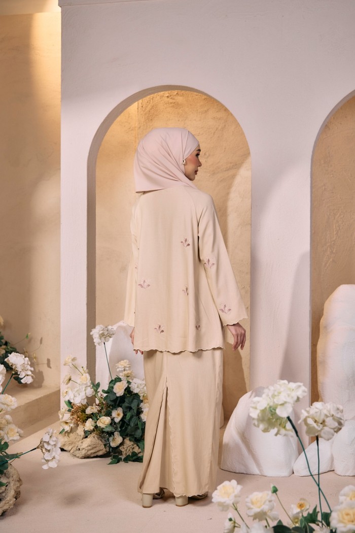 Malysa in Light Beige